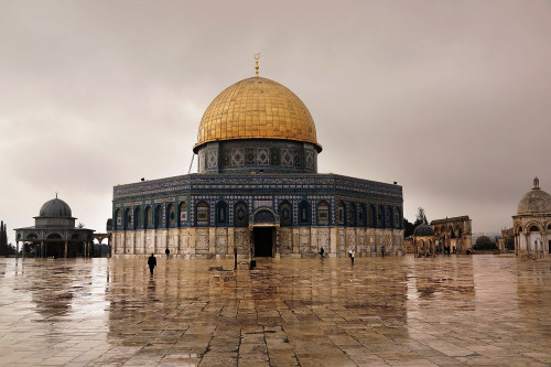 JERUSALEM, ISRAEL - NOVEMBER 27:  A man walks towards the Dome of the Rock at the Al-Aqsa mosque compound in the Old City on November 27, 2014 in Jerusalem, Israel. The Dome of the Rock is the fought over holy site between Jews and Muslims and is the prime attraction of the Haram es-Sharif (Noble Sanctuary) or Temple Mount, which is also sacred to Jews. Nine Israelis have been killed in a series of stabbings, shootings and hit-and-run attacks in Jerusalem over the past month, unsettling the ancient city of Jerusalem where Jews, Christians and Muslims have lived side by side for thousands of years. The tension and violence on the streets of the city is threatening to further isolate communities and to encourage extremist politicians to exploit the situation.  (Photo by Spencer Platt/Getty Images)