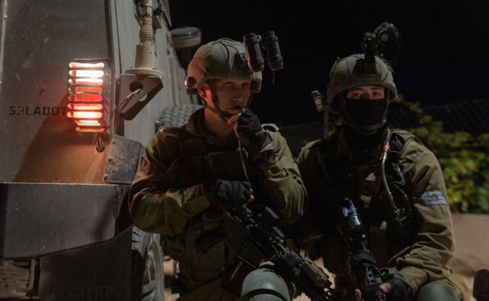 Les forces israéliennes arrêtent quatre personnes recherchées dans toute la Judée-Samarie