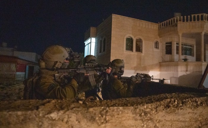 Les forces israéliennes arrêtent treize personnes recherchées dans toute la Judée-Samarie