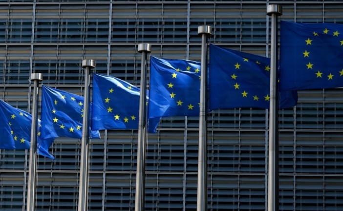 Un commissaire européen s’engage à geler le financement de l’Autorité palestinienne à cause de l’incitation à la haine antisémite présent dans les manuels scolaires palestiniens