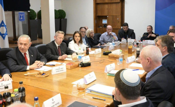 Le cabinet de sécurité israélien vote une série de mesures pour sauver l’Autorité palestinienne