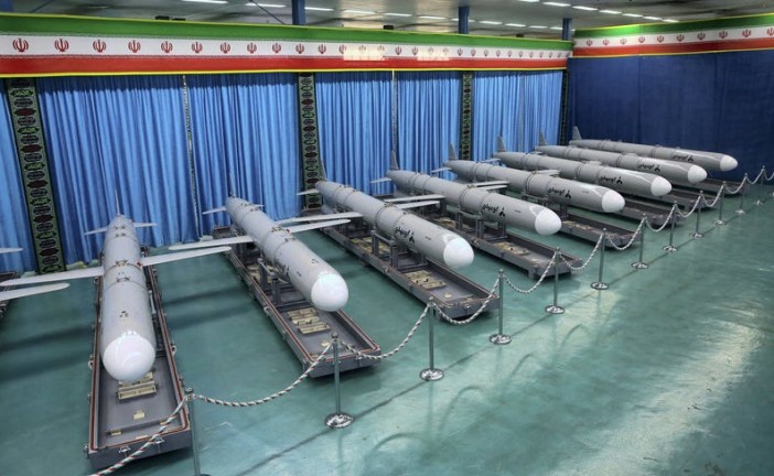 La marine iranienne présente ses nouveaux navires équipés de missile d’une portée de 600km