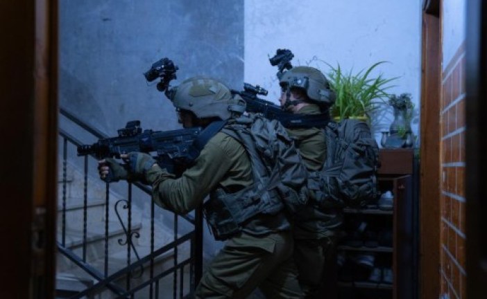 Les forces israéliennes arrêtent dix personnes recherchées dans toute la Judée-Samarie