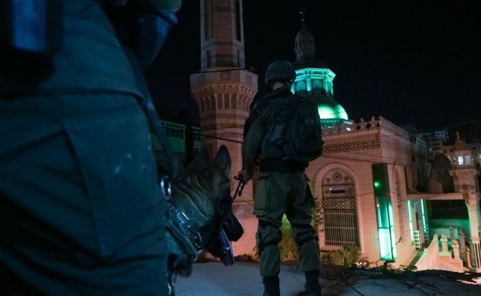 Les forces israéliennes arrêtent treize personnes recherchées dans toute la Judée-Samarie