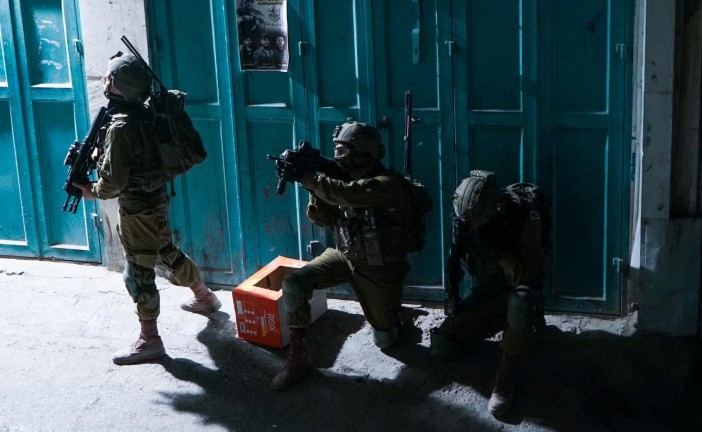 Les forces israéliennes arrêtent treize personnes dans toute la Judée-Samarie