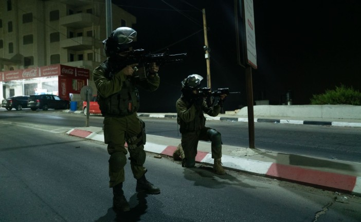 Les forces israéliennes arrêtent douze personnes recherchées dans toute la Judée-Samarie