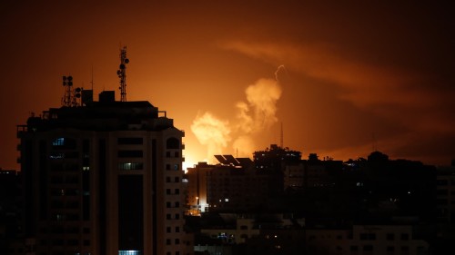 De-la-fumee-s-eleve-dans-le-ciel-de-Gaza-apres-des-frappes-de-l-armee-israelienne-ce-jeudi-6-avril-2023-1612752[1]