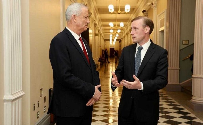 Benny Gantz rencontre le conseiller américain à la Sécurité nationale et d’autres responsables américains à Washington