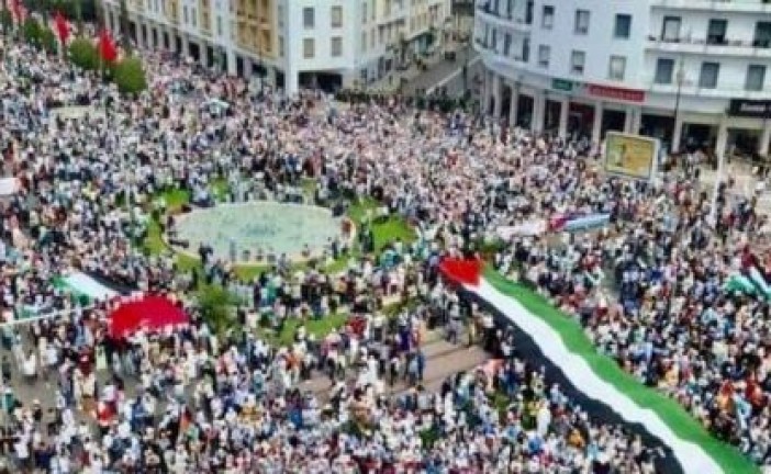 Maroc Video : Manifestation massive à Rabat plus de  300  000 Manifestants criant à bas le sionisme en apportant leur soutien au Hamas