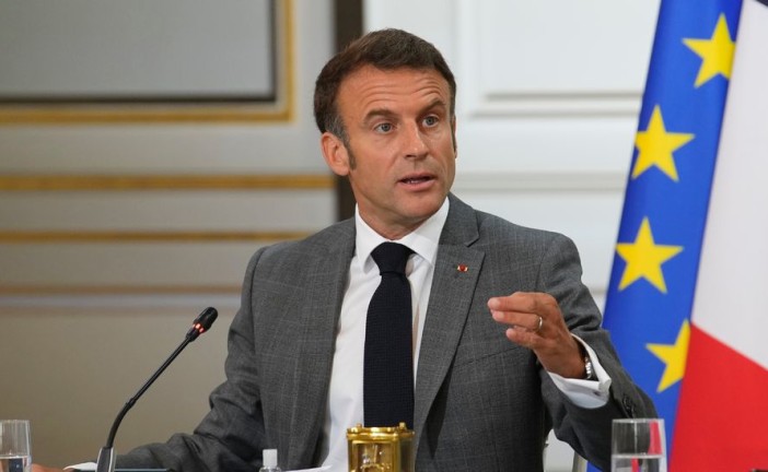 Israël en guerre : Emmanuel Macron affirme que douze ressortissants français sont décédés et qu’au moins quatre enfants sont pris en otage par le Hamas