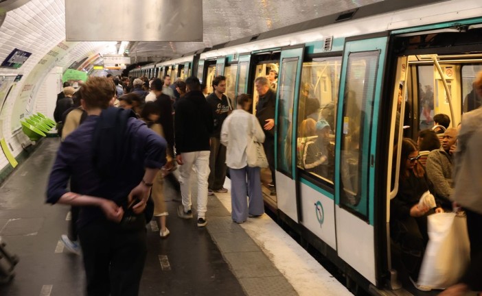 Israël en guerre : huit personnes mineures placées en garde à vue après avoir proféré des chants antisémites dans le métro parisien