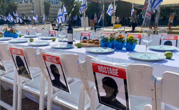 Israël en guerre : Israël se prépare à accueillir aujourd’hui les premiers otages libérés par le Hamas