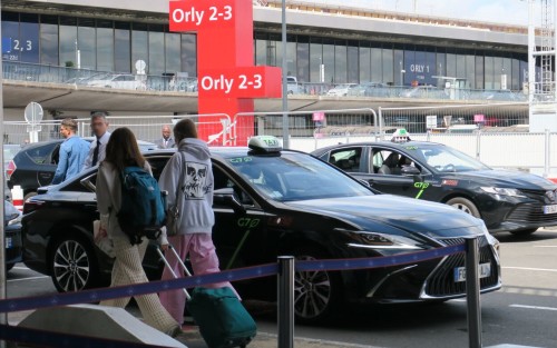 Aéroport d'Orly, le 17 juillet 2023. Taxi aeroport orly LP/Marine Legrand