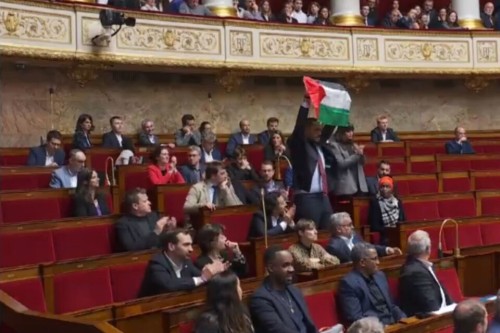 capture-decran-drapeau-assemblee-nationale-960x640[1]