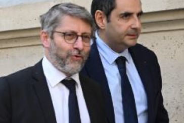 Que cela plaise pas à certains, il est temps  à ce que vous rendiez des comptes à notre communauté  » OU ETES VOUS  »   » HONTE A VOUS »   » VOUS AVEZ ABONDONNE LA COMMUNAUTE »  EN METTANT NOS ENFANTS EN DANGERS