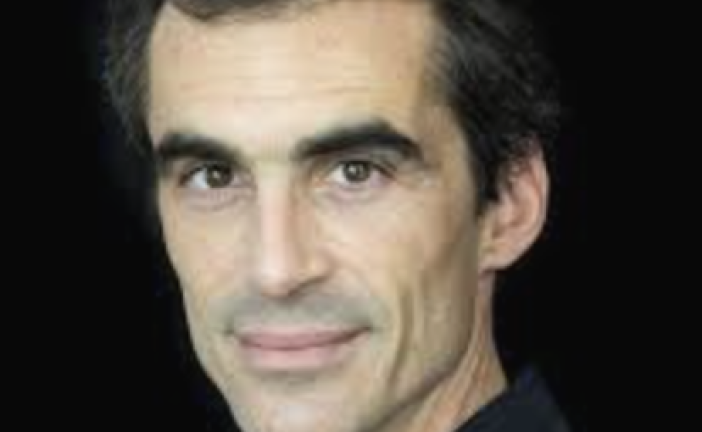 RAPHAËL ENTHOVEN: TU ES UN MISÉRABLE ! par René Taieb