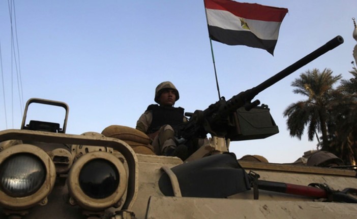 Israël en guerre : l’Égypte affirme que le renforcement de sa présence militaire au Sinaï « ne viole pas l’accord de paix avec Israël »