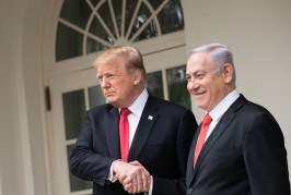 Israël en guerre : Donald Trump affirme être sur « la même longueur d’onde sur tous les sujets » avec Benjamin Netanyahu, après son appel avec le premier ministre israélien
