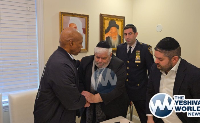 TRAGÉDIE à New York : Le maire de NYC, Eric Adams, rend visite à la famille Saada après une tragédie inimaginable à Brooklyn