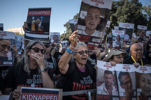 08Hamas-hostages-01-wtbv-articleLarge[1]