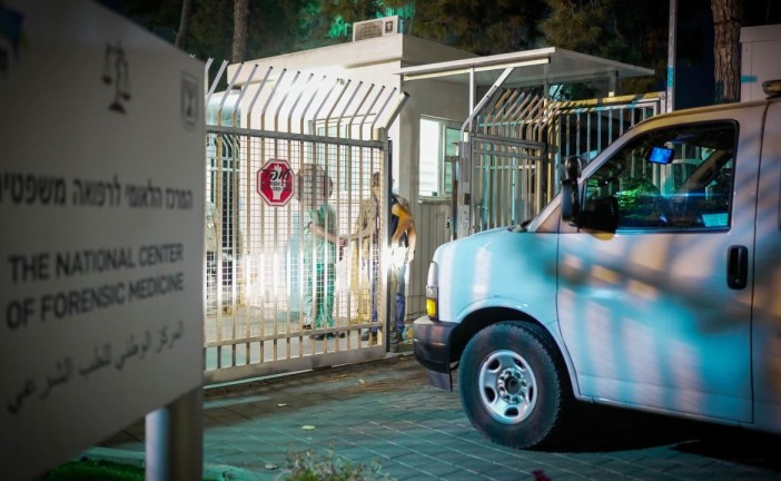 Israël en guerre : la dépouille de l’otage décédé entre en territoire israélien et se dirige vers l’institut médico-légal à Tel-Aviv