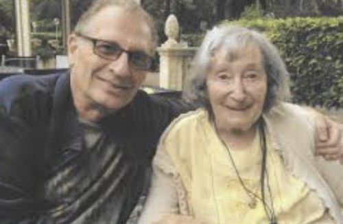 Daniel Knoll zal avec sa mere