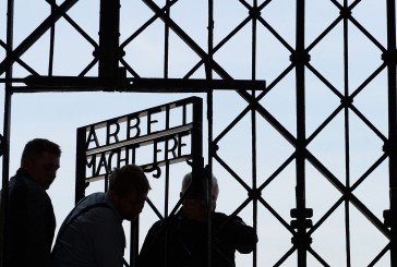 Dans le camp de la mort de Dachau, Merkel appelle à lutter contre l’antisémitisme