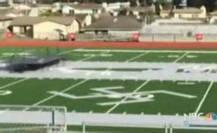 Une croix gammée sur un terrain de football en Californie