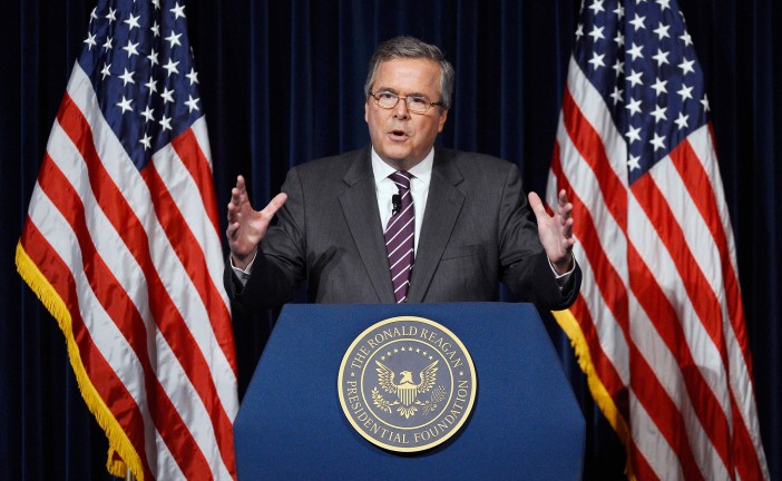 Jeb Bush entre dans la course présidentielle et promet de reconstruire les liens avec Israël