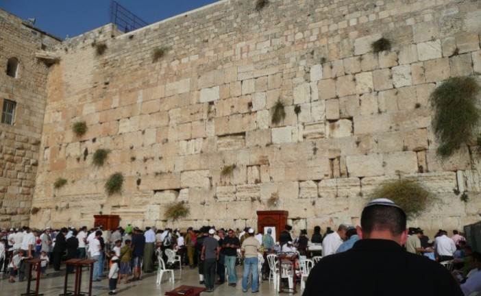 Completement débile : Les arabes palestiniens demandent un vote de l’UNESCO pour annexer le mur occidental de Jérusalem