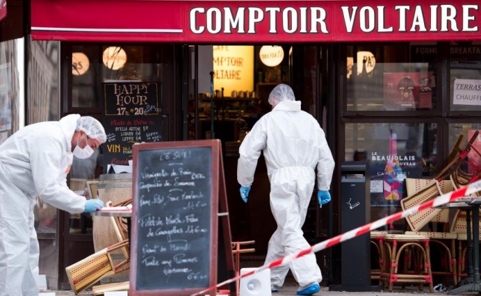 Attentat de Paris : boulevard Voltaire, le kamikaze « s’est installé tranquillement dans le café » avec l’aide d’un complice qui actionna la sonnerie de son portable ce qui declancha  l’explosion