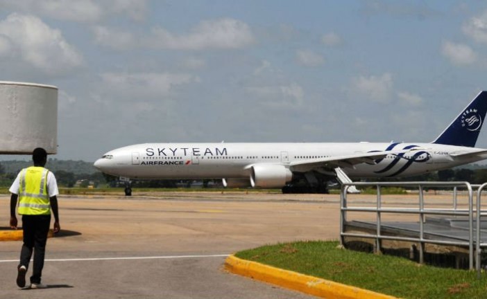 Fausse alerte à la bombe dans un vol Air France: un passager en garde à vue à Paris