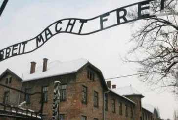 Deux adolescents risquent la prison après avoir volé des objets à Auschwitz