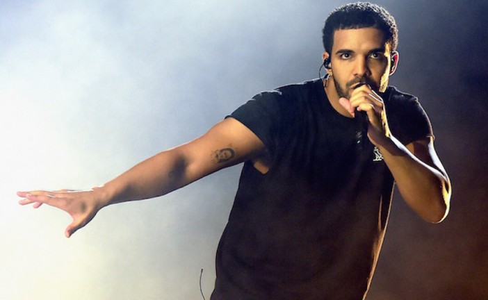 Drake s’invite à une Bat Mitsvah.