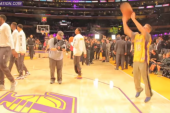 Les Lakers de Los Angeles engage un jeune juif atteint d’un cancer pour un match.