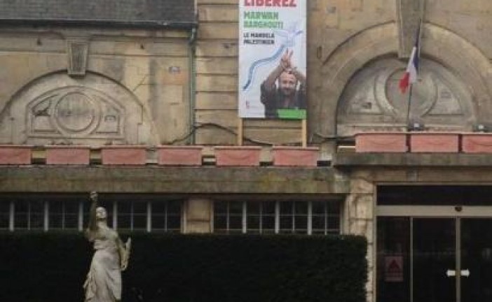 La justice exige le retrait d’une banderole propalestinienne sur la mairie de Stains