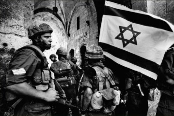 1967 – Jérusalem réunifiée Images d’archives particulièrement émouvantes de la libération de Jérusalem et du retour du peuple d’Israël sur sa terre ancestrale.