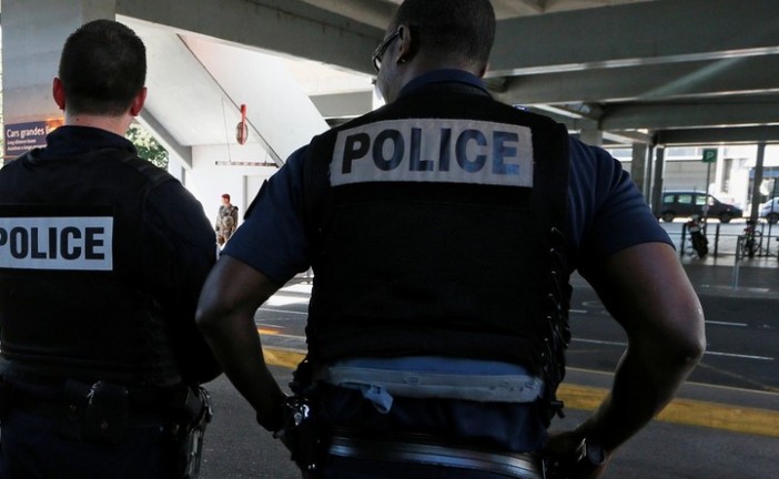 Toulouse, policier poignardé au couteau au commissariat : Ouf, le suspect algérien n’est qu’un « déséquilibré » antisémite…