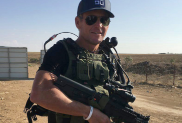 En Israël, Lance Armstrong visite les tunnels du Hamas et porte l’uniforme de Tsahal !