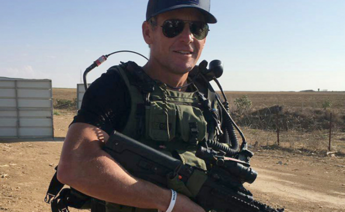 En Israël, Lance Armstrong visite les tunnels du Hamas et porte l’uniforme de Tsahal !