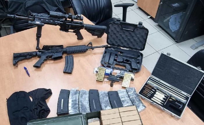 Jérusalem : La police israélienne arrête un suspect qui avait en sa possession une grande quantité d’armes