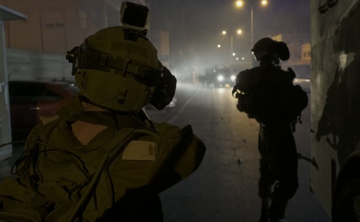 Cisjordanie : Les forces israéliennes arrêtent trois suspects soupçonnés d’activités terroristes