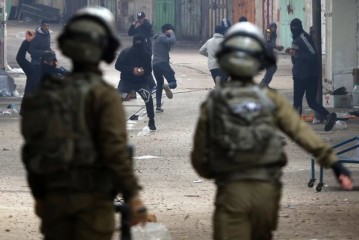 Cisjordanie : les forces israéliennes arrêtent une personne recherchée, des émeutes éclatent