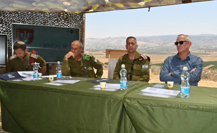 Benny Gantz affirme que l’armée israélienne attaquera « ceux qui cherchent à perpétrer le terrorisme et à nuire aux citoyens d’Israël »