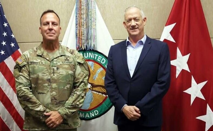 Nucléaire iranien : Benny Gantz veut empêcher l’Iran de « disposer d’un parapluie nucléaire »