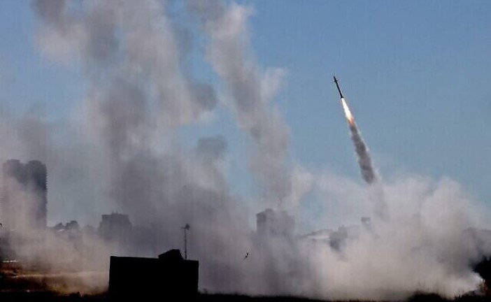 Tsahal frappe des cibles du Hamas en réponse à des tirs de roquettes visant le sud Israël