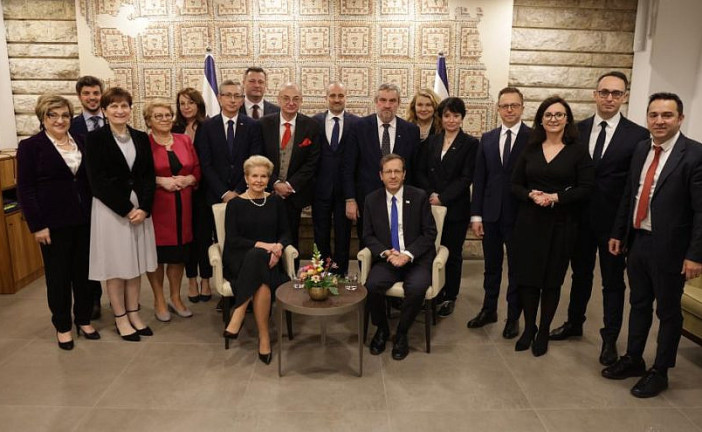 Une délégation du parlement polonais se rend en Israel pour « rétablir des relations diplomatiques chaleureuses »