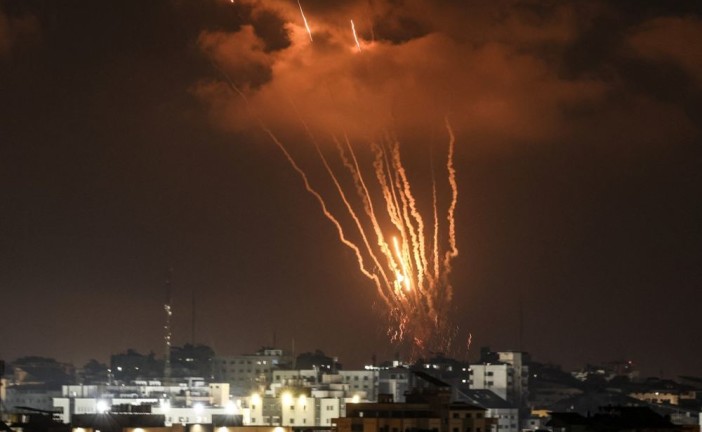 Tsahal cible des sites du Hamas à Gaza en réponse à des tirs de roquettes visant le sud d’Israël