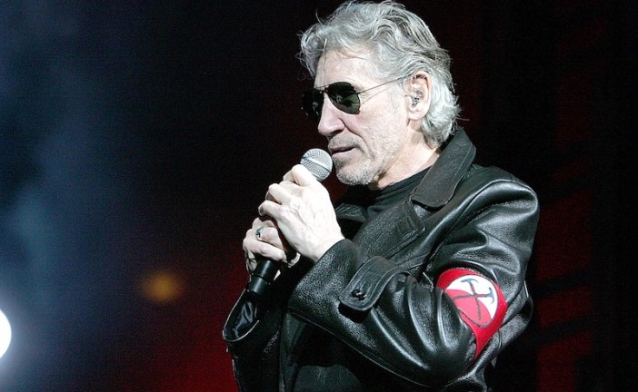 Antisémitisme : Roger Waters se déguise en officier nazi lors d’un concert à Berlin