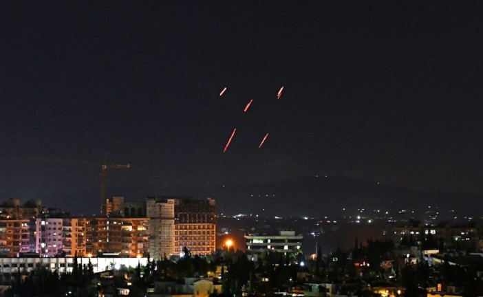 Des frappes israéliennes présumées ciblent une base de défense syrienne à Damas